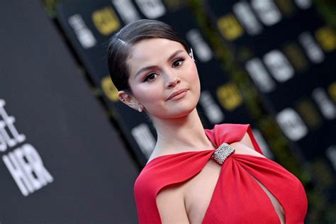 selena gmez tits|Selena Gomez Wore Nothing But a Plunging Red Bra in a Set of。